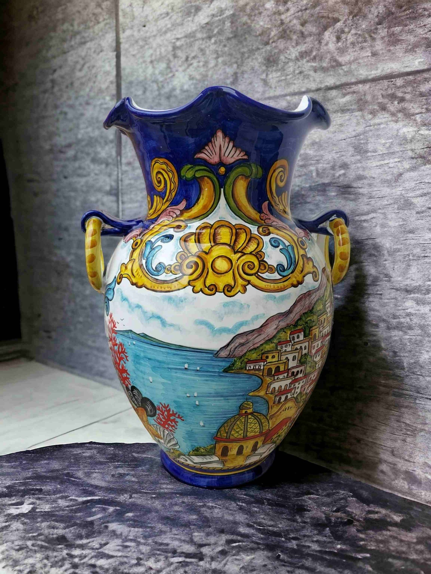 Portaombrelli in ceramica decorato a mano in stile ceramica amalfitana e penisola sorrentina.
